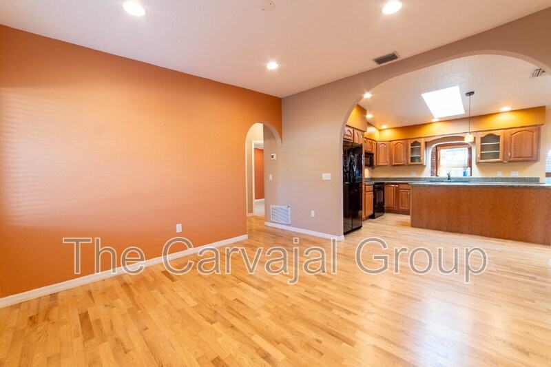 719 N Solandra Dr - Photo 6 of 42