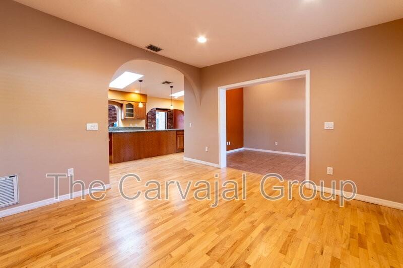 719 N Solandra Dr - Photo 7 of 42