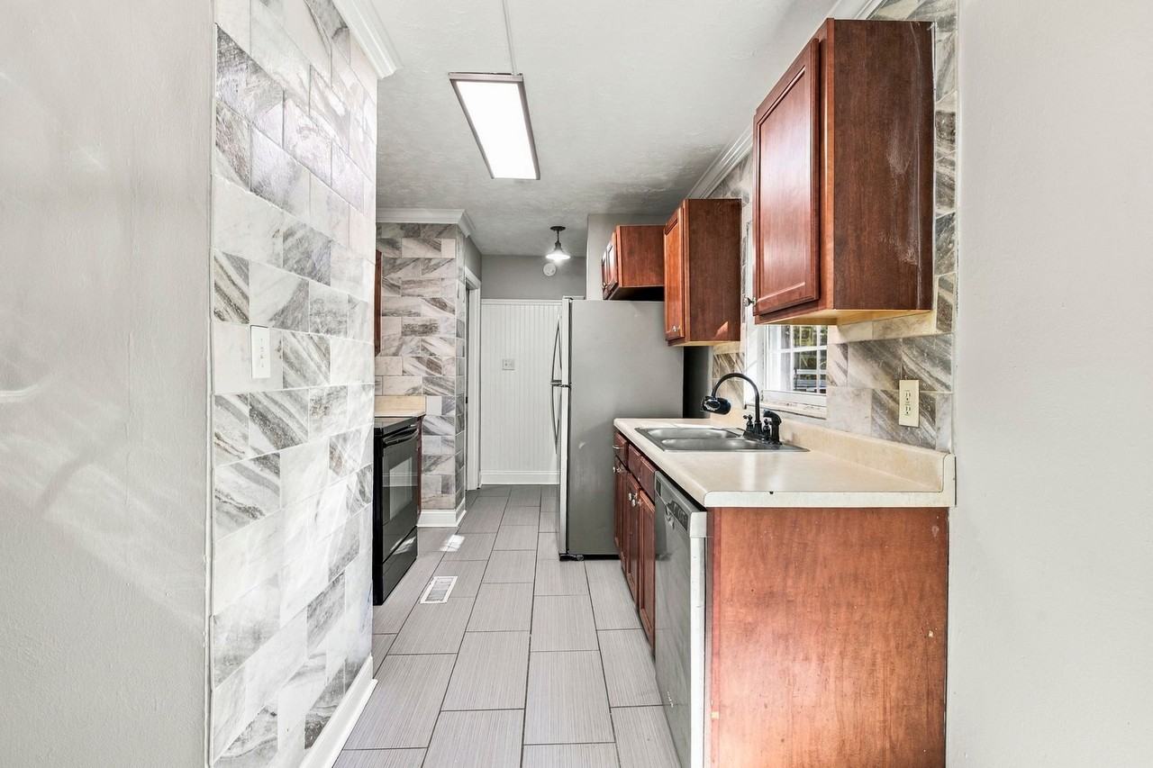 203 Juniper Dr - Photo 6 of 15