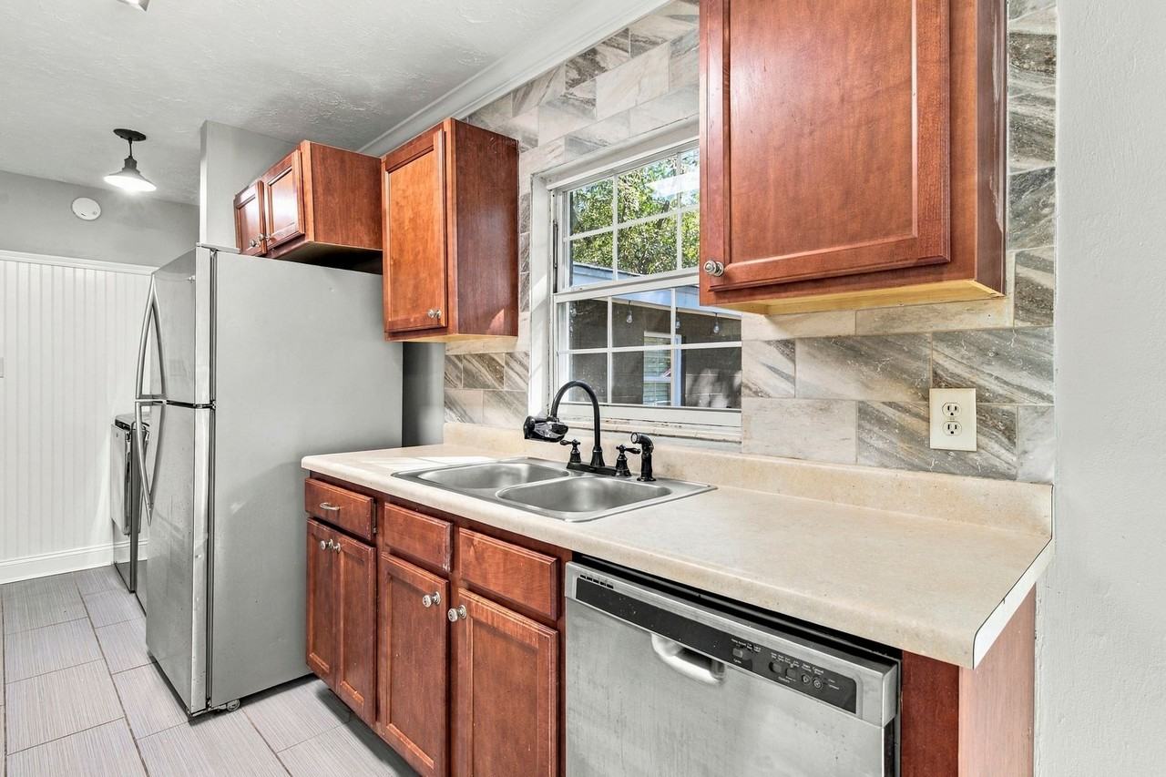 203 Juniper Dr - Photo 7 of 15