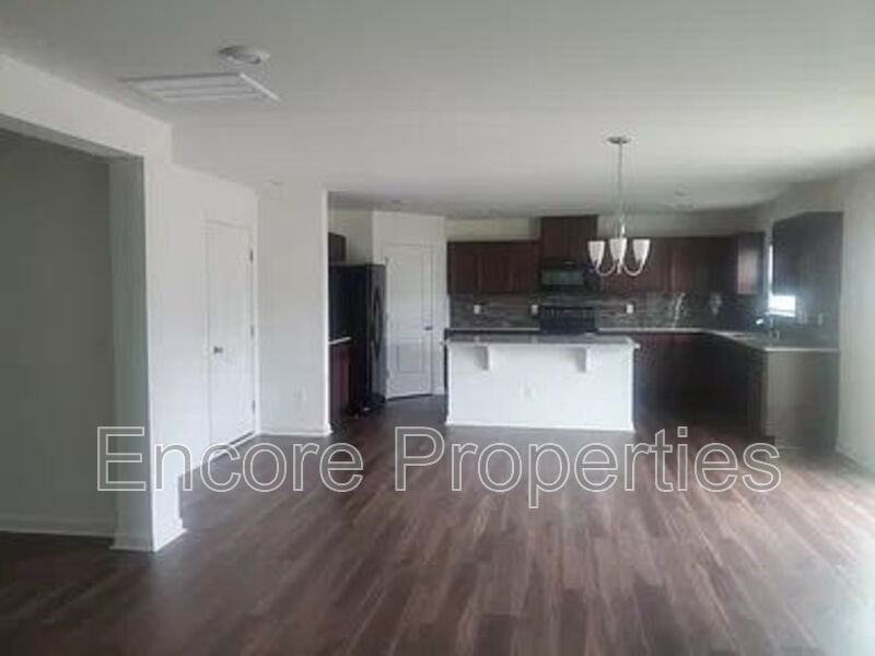 210 Summer Ranch Dr - Photo 2 of 13