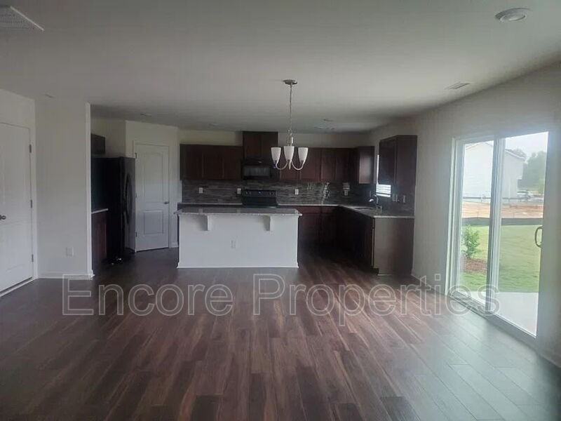 210 Summer Ranch Dr - Photo 3 of 13