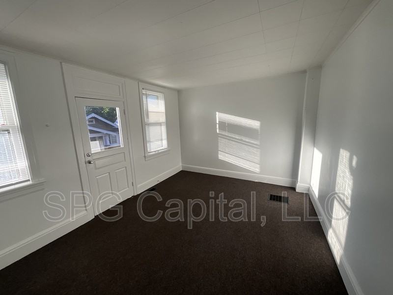 440 Juniper St - Photo 4 of 20