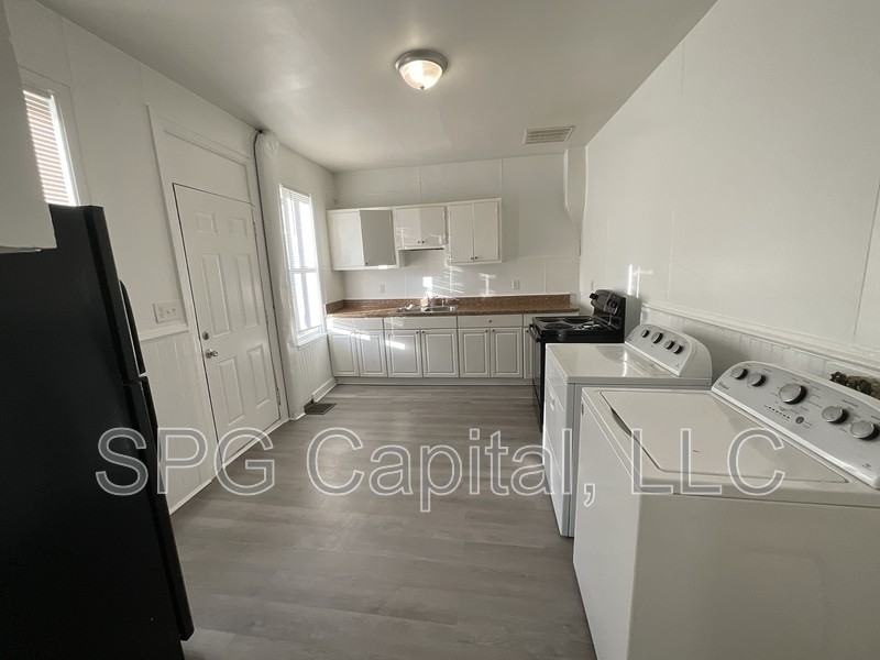 440 Juniper St - Photo 5 of 20