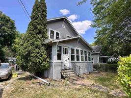 featured image of 516 E Maple St