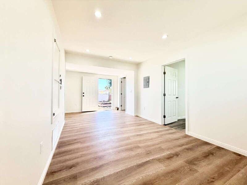1526 1/4 W 105th St #B - Photo 2 of 21