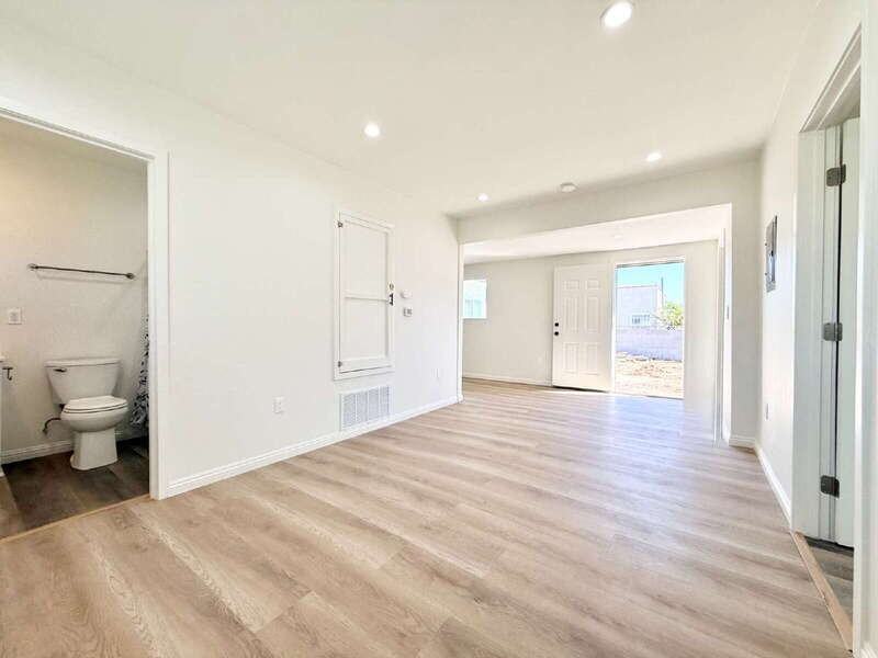 1526 1/4 W 105th St #B - Photo 5 of 21