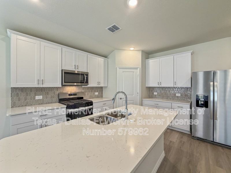 3803 High Valley Dr - Photo 3 of 25