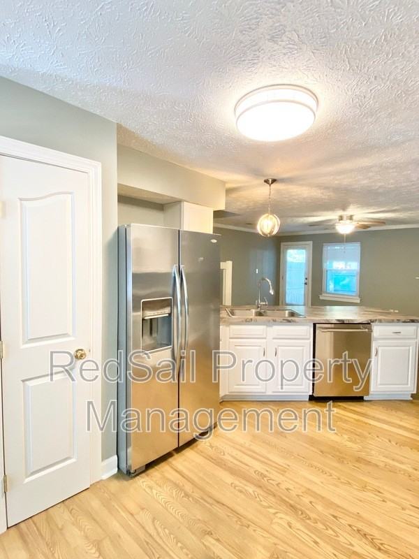 1060 Palmerton Dr - Photo 5 of 21