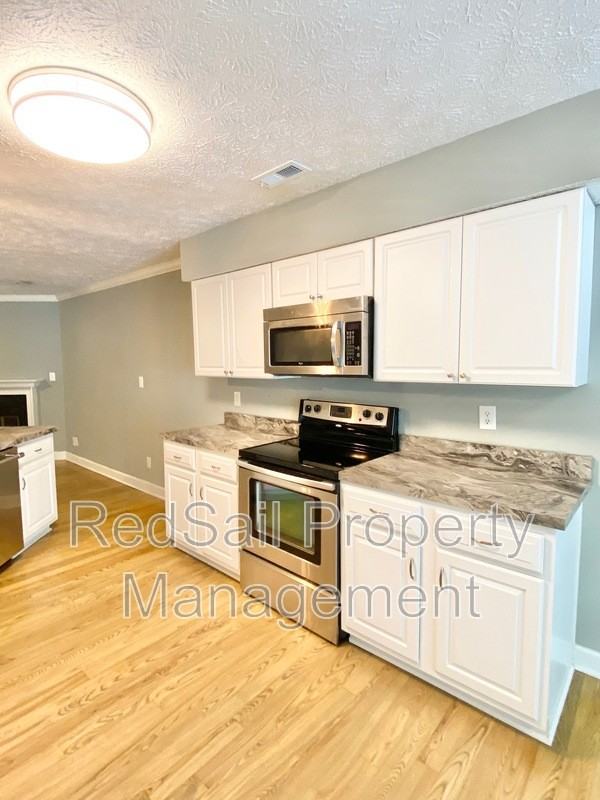 1060 Palmerton Dr - Photo 6 of 21