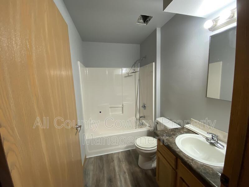 415 Mitchell St - Photo 3 of 6