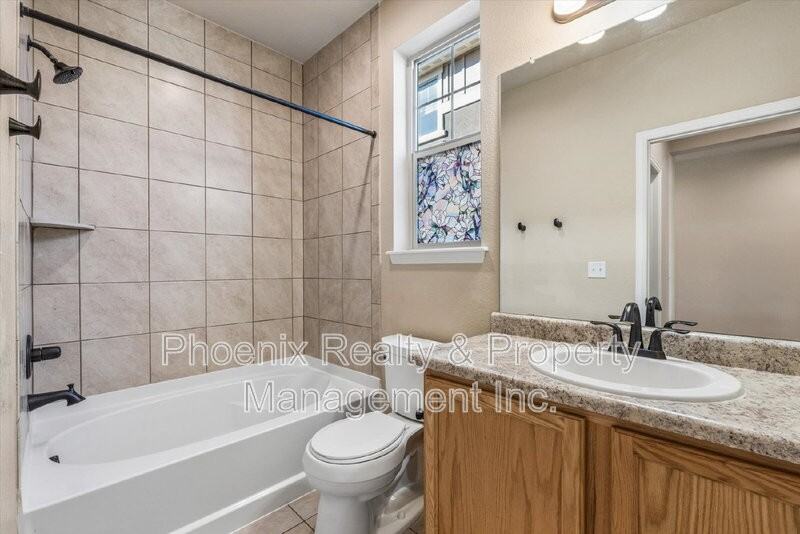 988 Auburn Dr - Photo 4 of 16