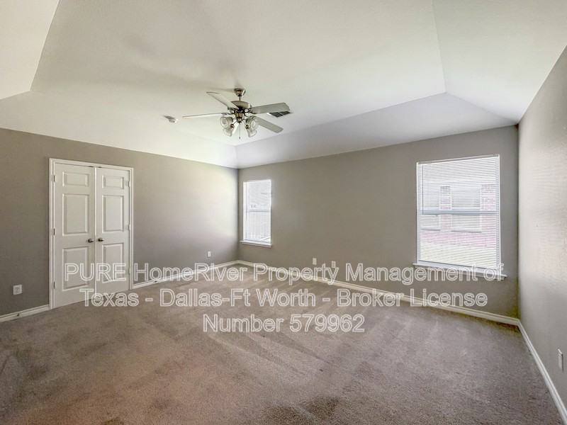 313 Charleston Dr - Photo 3 of 23