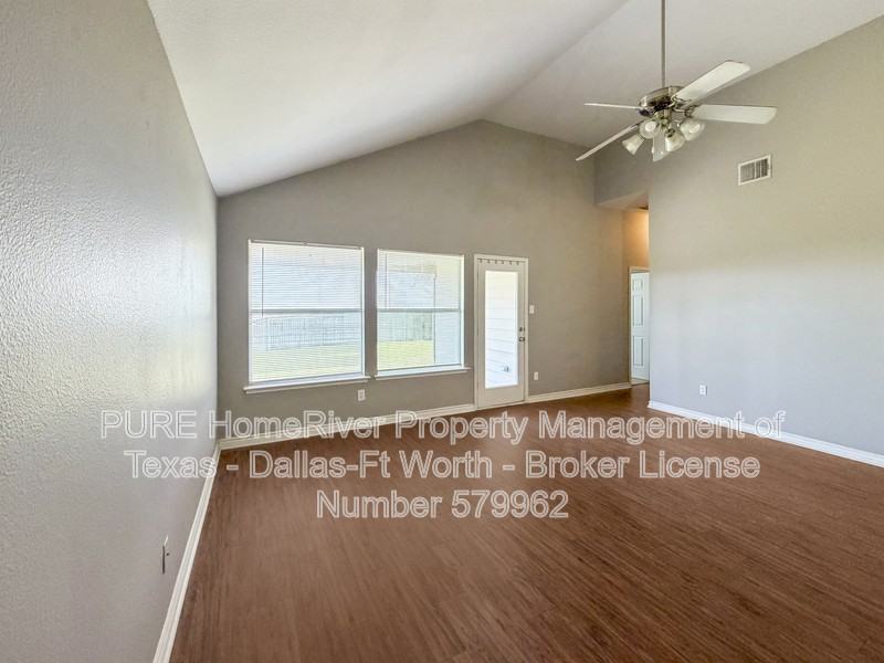 313 Charleston Dr - Photo 6 of 23