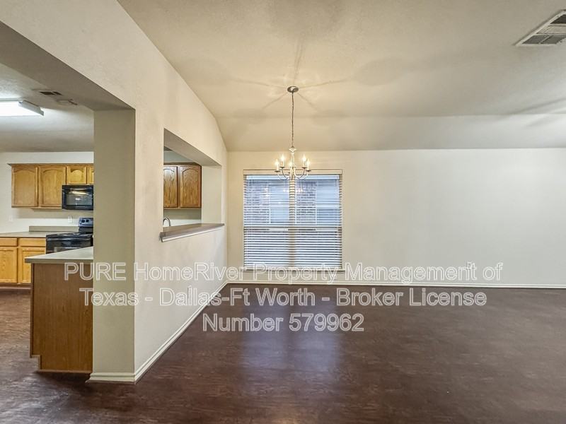 2829 Snowy Owl Dr - Photo 4 of 20