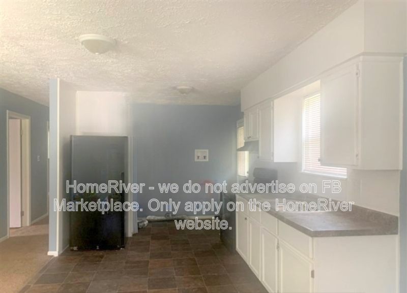 2622 N Dearborn St - Photo 3 of 9