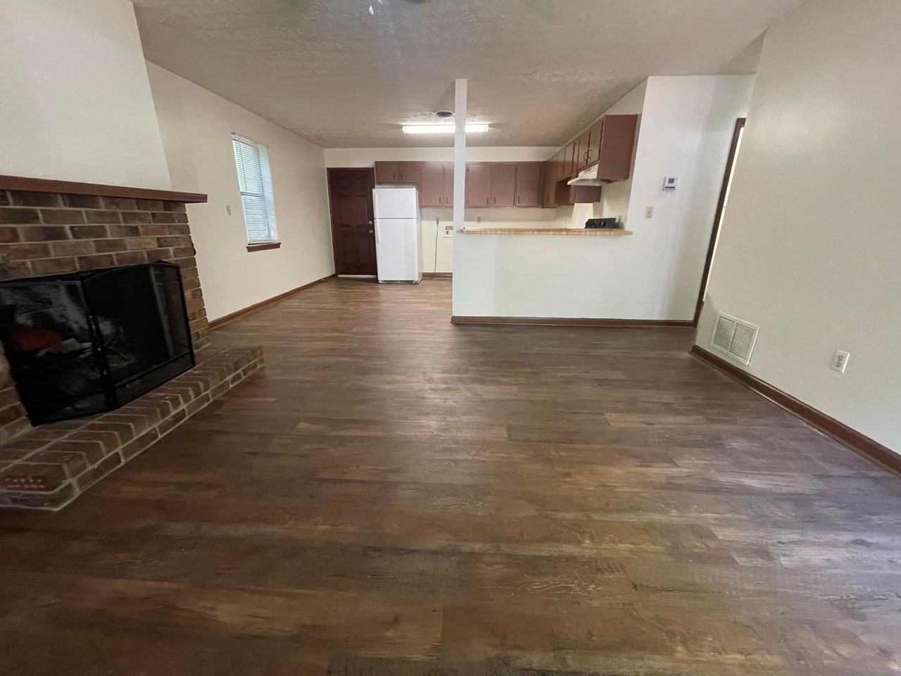 112 Bayberry Ct - Photo 2 of 12