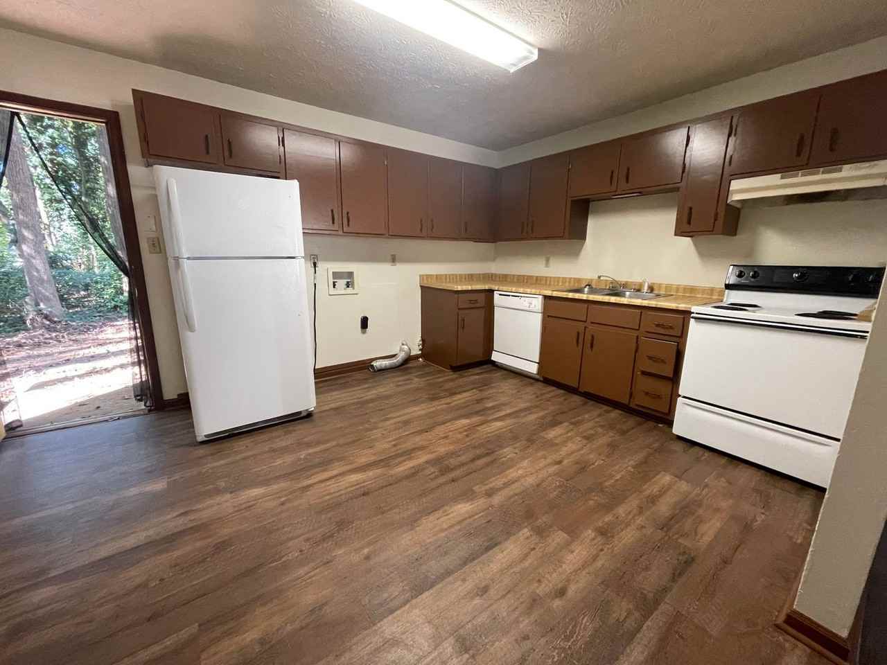 112 Bayberry Ct - Photo 5 of 12