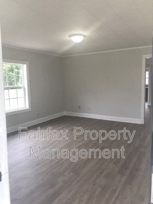 1118 Walnut St - Photo 3 of 16