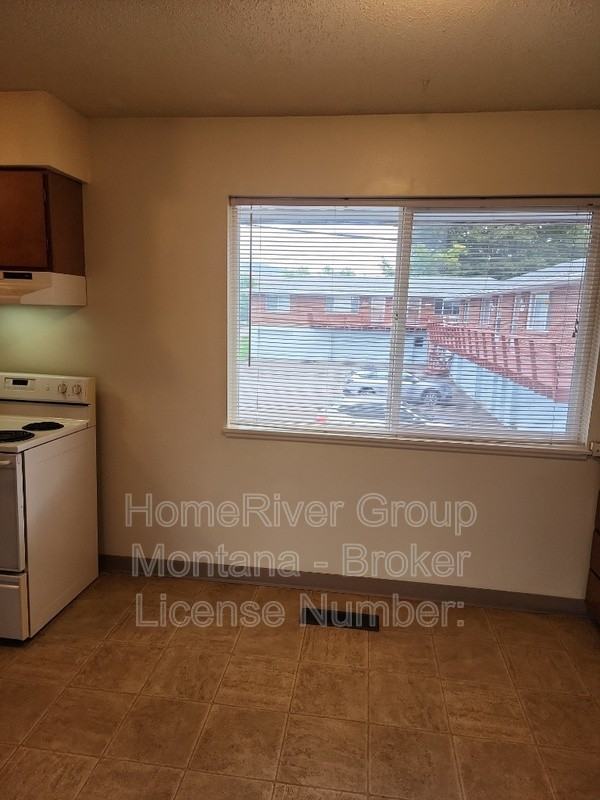2247 Hillside Dr - Photo 6 of 12