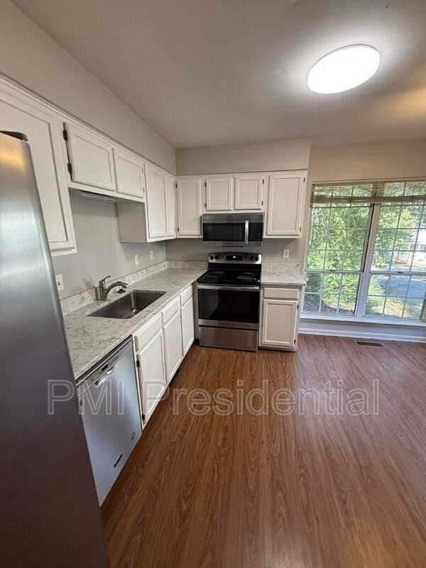 1402 Sycamore Ridge Ct - Photo 5 of 12
