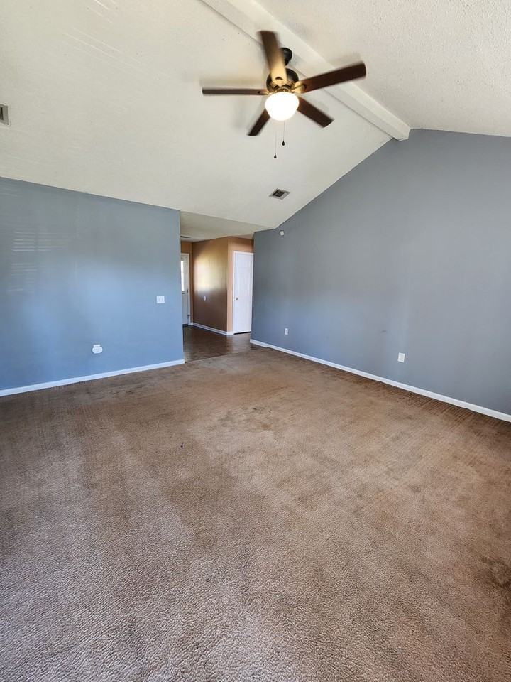 1302 Loblolly Dr - Photo 4 of 23