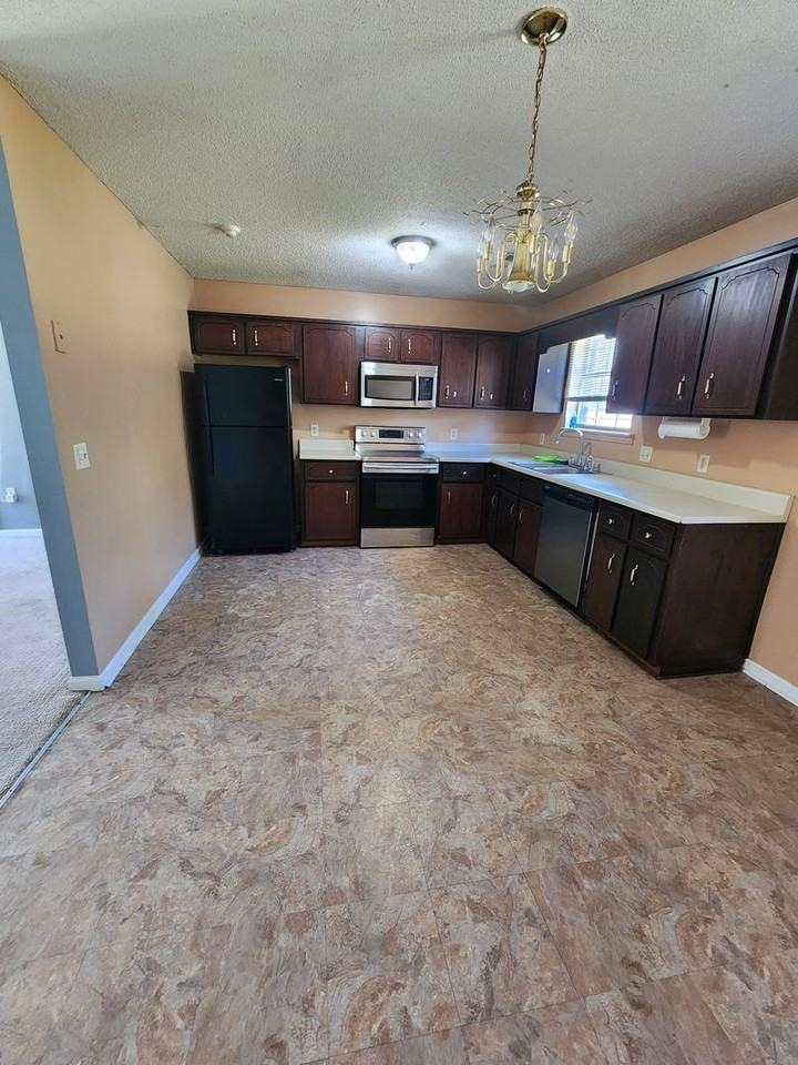 1302 Loblolly Dr - Photo 6 of 23