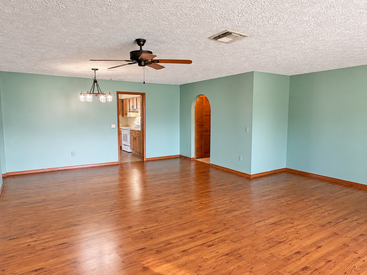 6012 Sunset Blvd - Photo 4 of 17