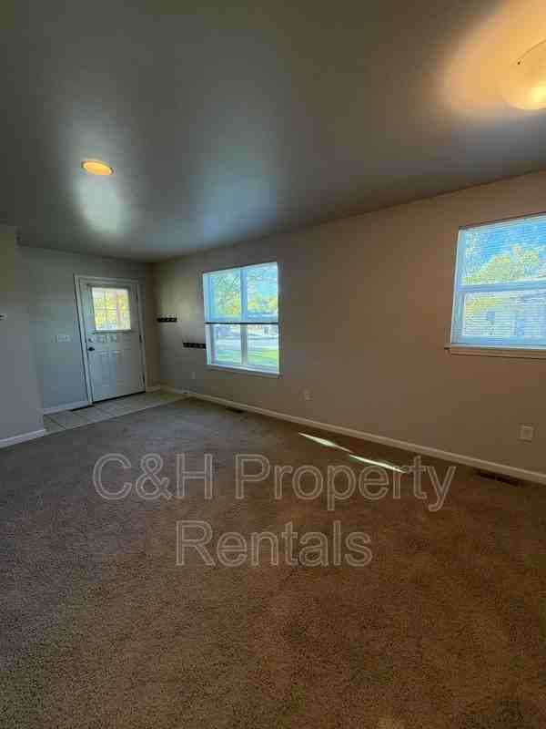 815 S 29th St - Photo 6 of 18
