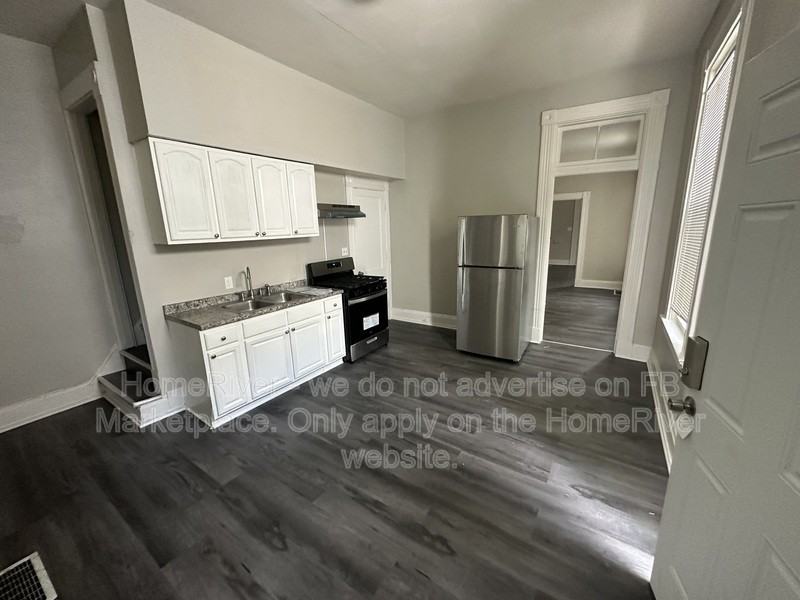 1056 Winfield Ave - Photo 4 of 14