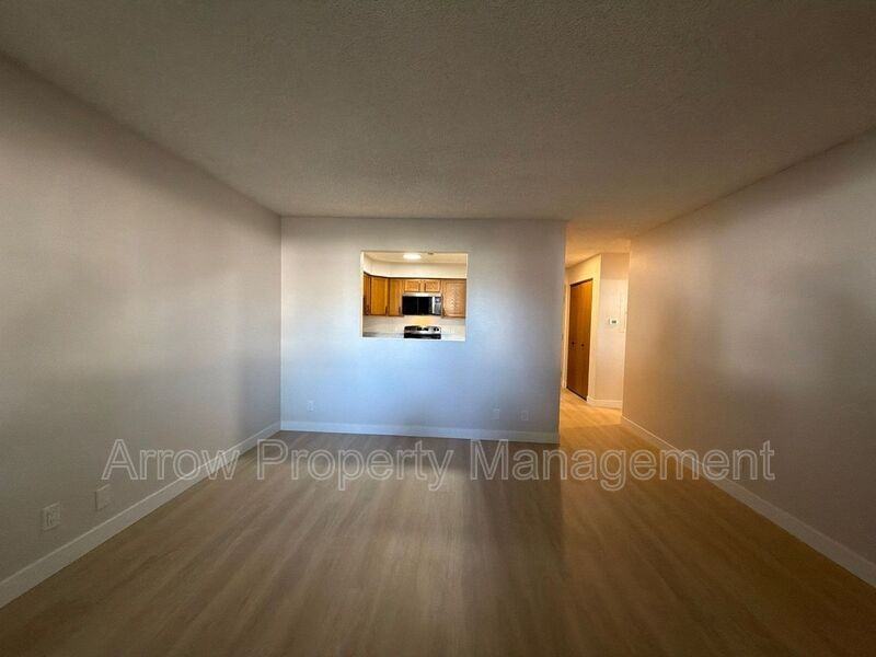 515 W Saunders Ave #4 - Photo 3 of 14