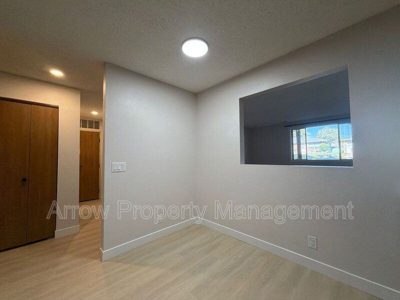 515 W Saunders Ave #4 - Photo 5 of 14