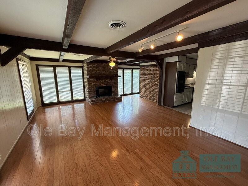 702 Ynestra Dr - Photo 2 of 6