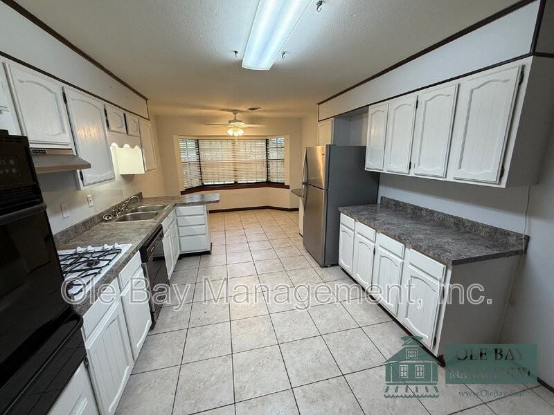 702 Ynestra Dr - Photo 3 of 6