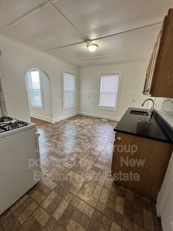 135 Chesnut Street - Photo 3 of 11