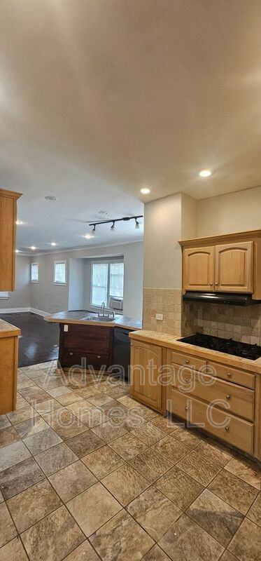 3808 Roanoke Rd - Photo 5 of 33