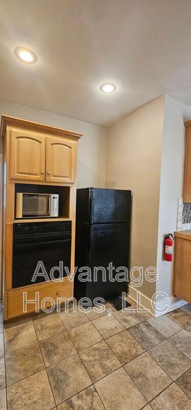 3808 Roanoke Rd - Photo 7 of 33