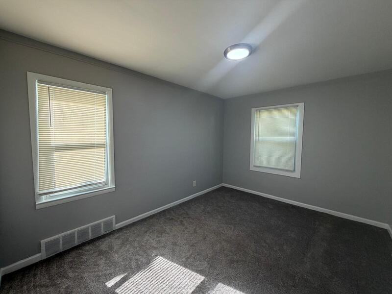 18254 Mansfield St - Photo 6 of 8