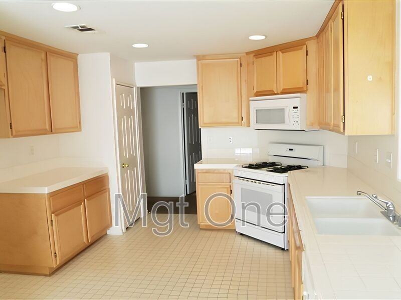 15575 Sage Ct - Photo 2 of 7