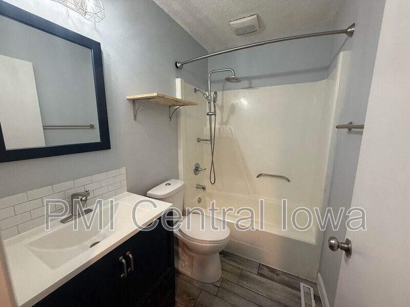 2843 Se 20th St - Photo 4 of 18