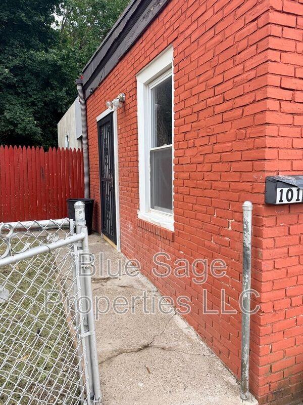 101 S 5th St #C - Photo 3 of 18