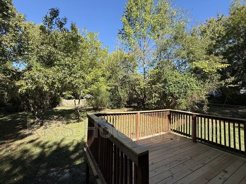 806 Bryn Mawr Ct - Photo 2 of 3