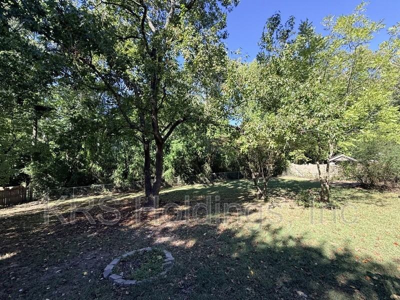 806 Bryn Mawr Ct - Photo 3 of 3