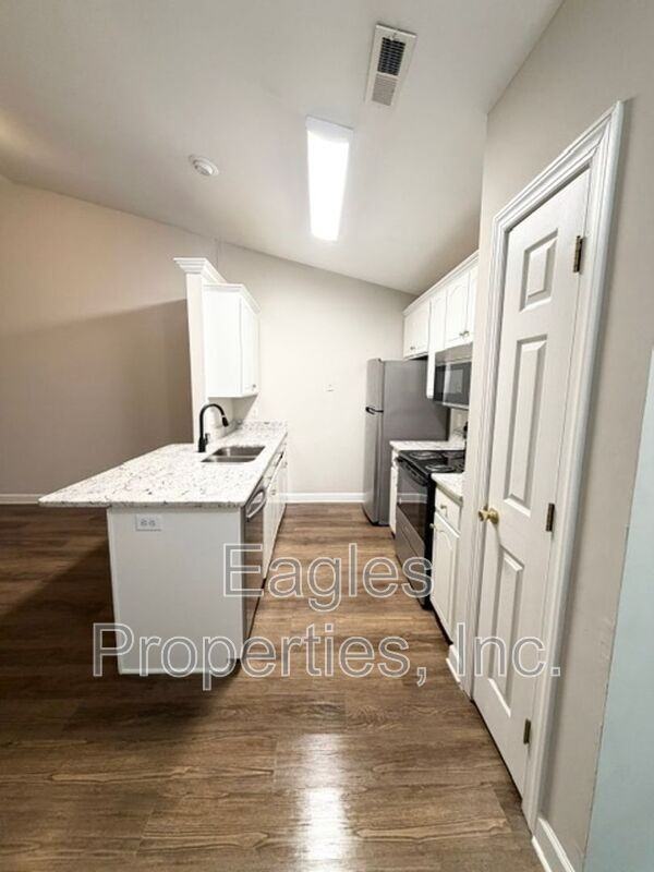 302 S Harding Dr #E - Photo 3 of 13