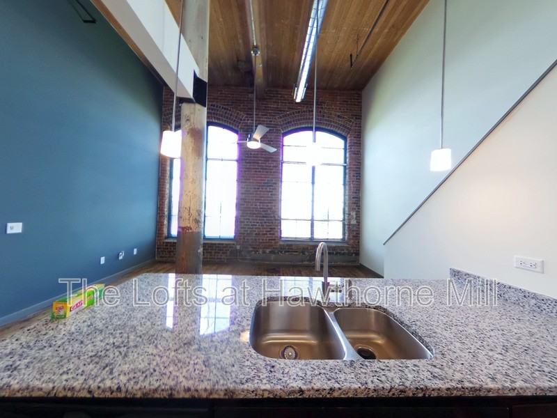 1101 Hawthorne Ln #243 - Photo 3 of 11