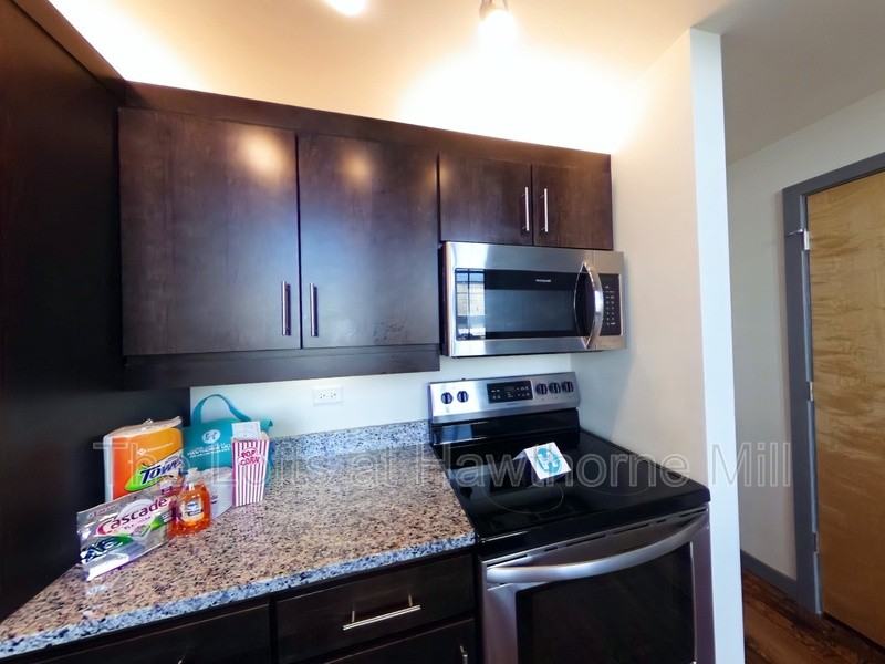 1101 Hawthorne Ln #243 - Photo 4 of 11