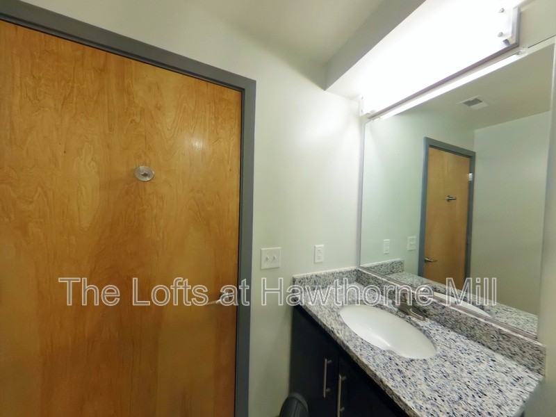 1101 Hawthorne Ln #243 - Photo 7 of 11