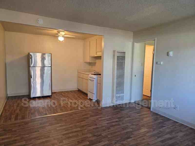 1190 Dana Dr #E - Photo 2 of 14