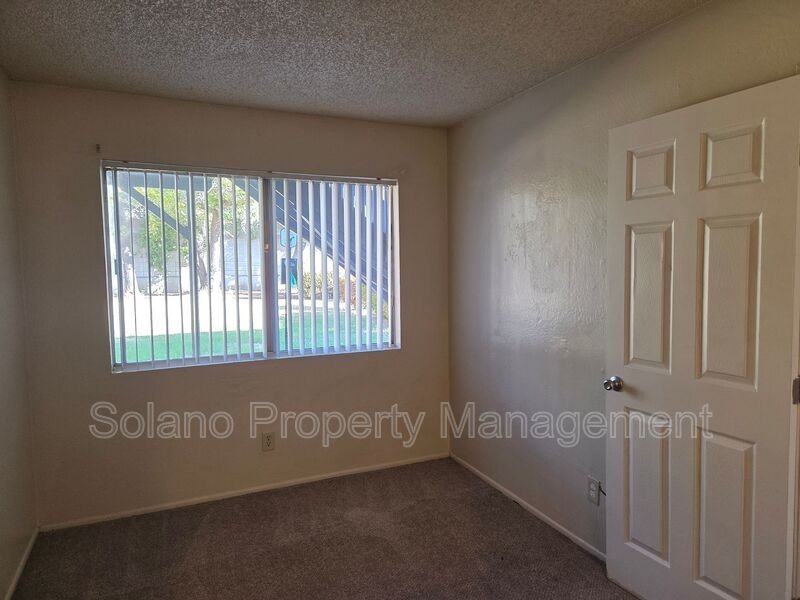 1190 Dana Dr #E - Photo 4 of 14