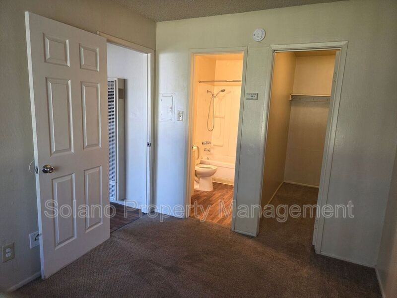 1190 Dana Dr #E - Photo 5 of 14